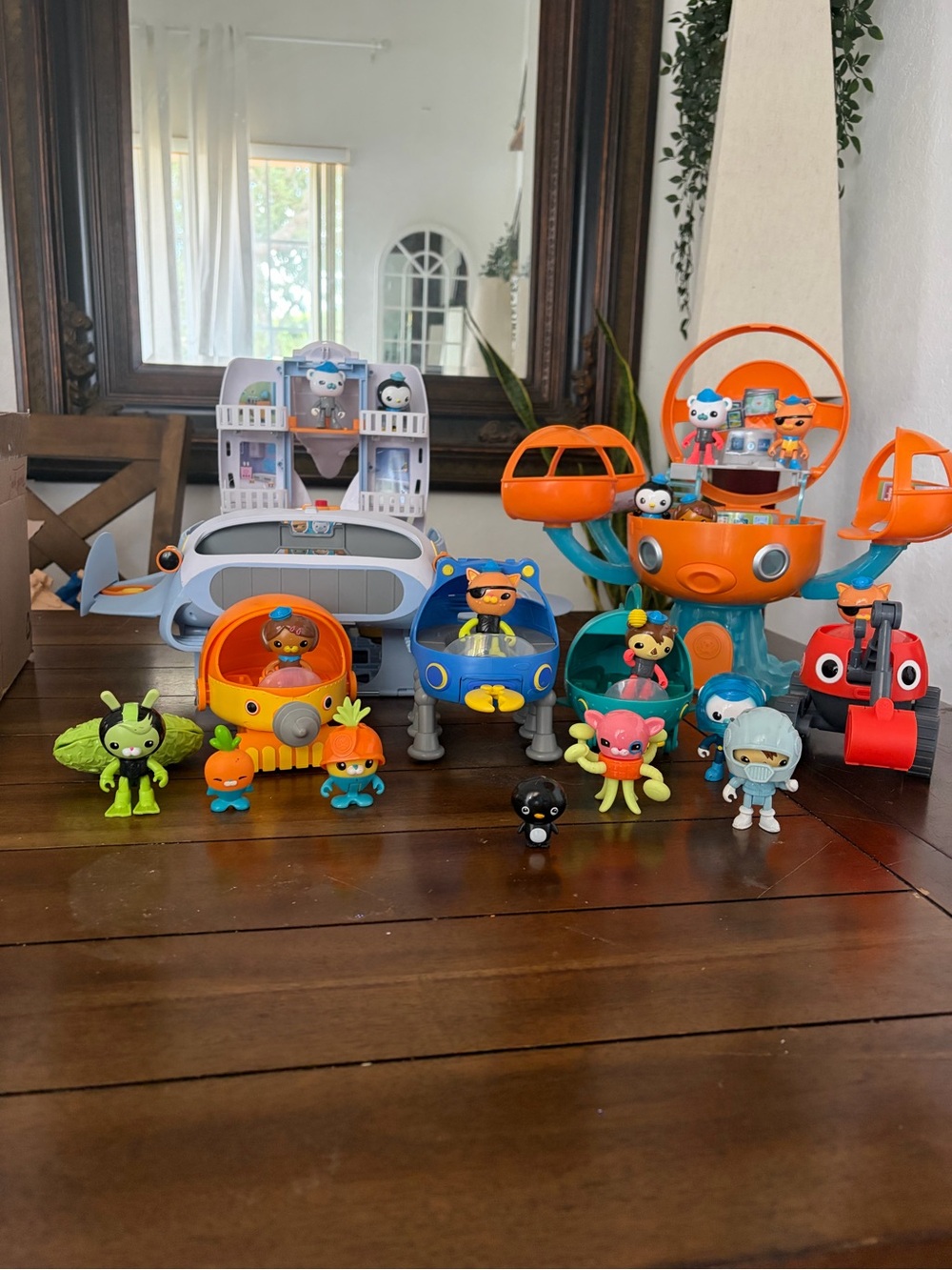 Mattel Octonauts toys lot Octopod  And Octoray Plush Extras
